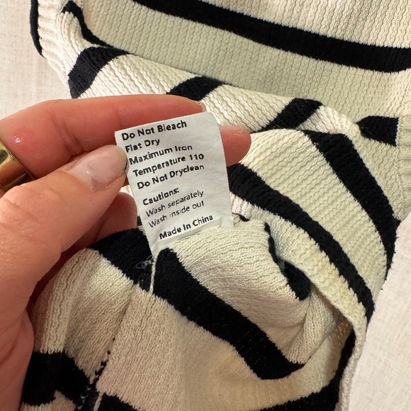 Striped Ribbed Knit Cropped Tank – Black & Cream - Picture 4 of 6